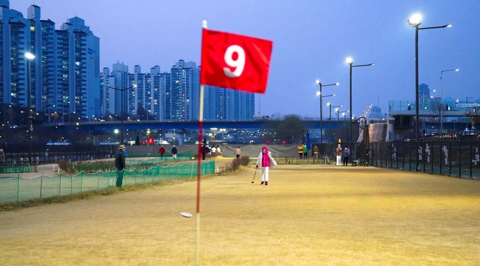 5만 5천 명이 찾은 중랑구립파크골프장 야간 개장 모습. 중랑구 제공