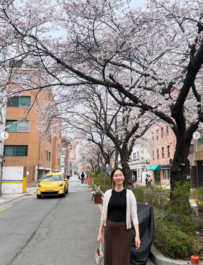이유영, 둘째 임신했다…벚꽃길서 D라인 공개 “살찐 임신부”