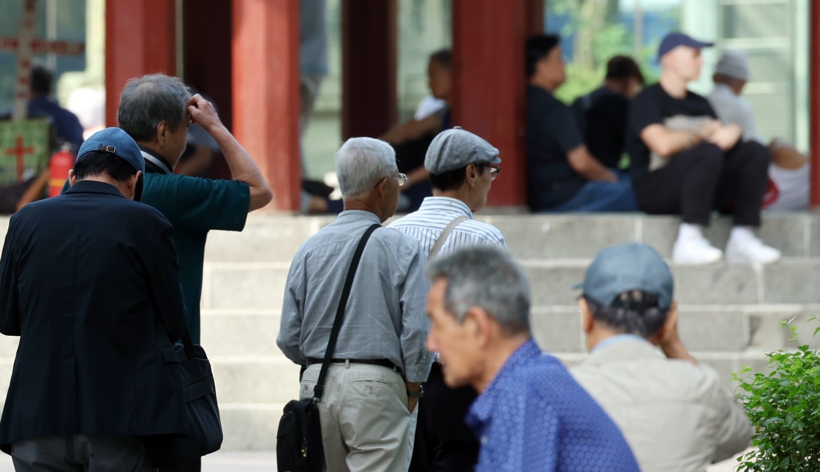 예산 3배 늘었지만 사각지대 여전…기초연금 못 받는 노인들