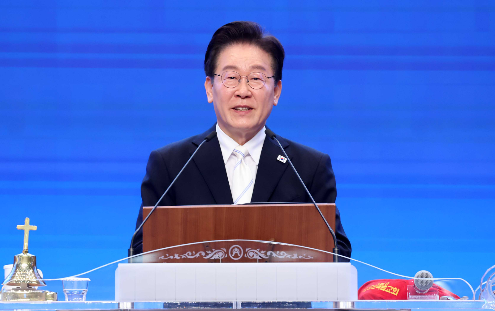 이재명 대통령이 5일 서울 여의도순복음교회에서 열린 2026 부활절 연합예배에서 축사하고 있다. 청와대사진기자단