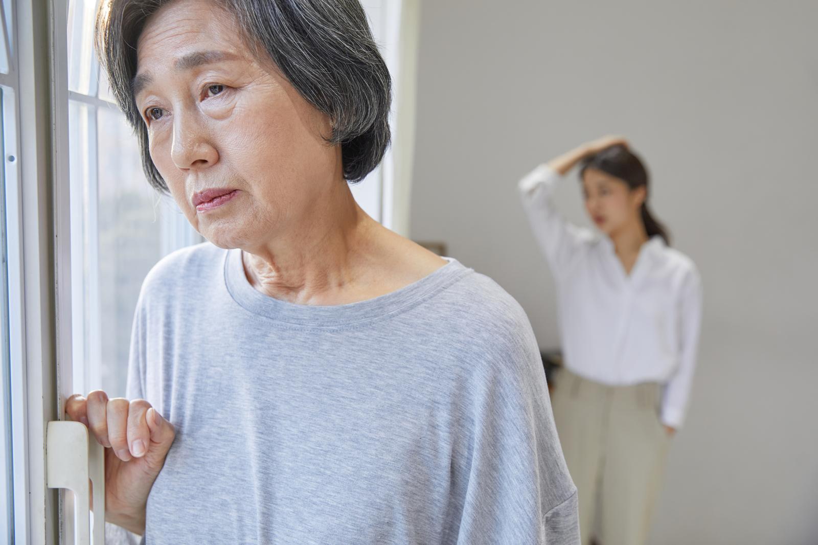 뇌세포막 속 포스파티딜세린의 양이 급격히 감소하면 기억력 감퇴와 인지력 저하가 나타난다. 포스파티딜세린은 체내에서 충분히 합성되지 않고 노화와 함께 감소하기 때문에 외부 보충이 필요하다. 게티이미지뱅크