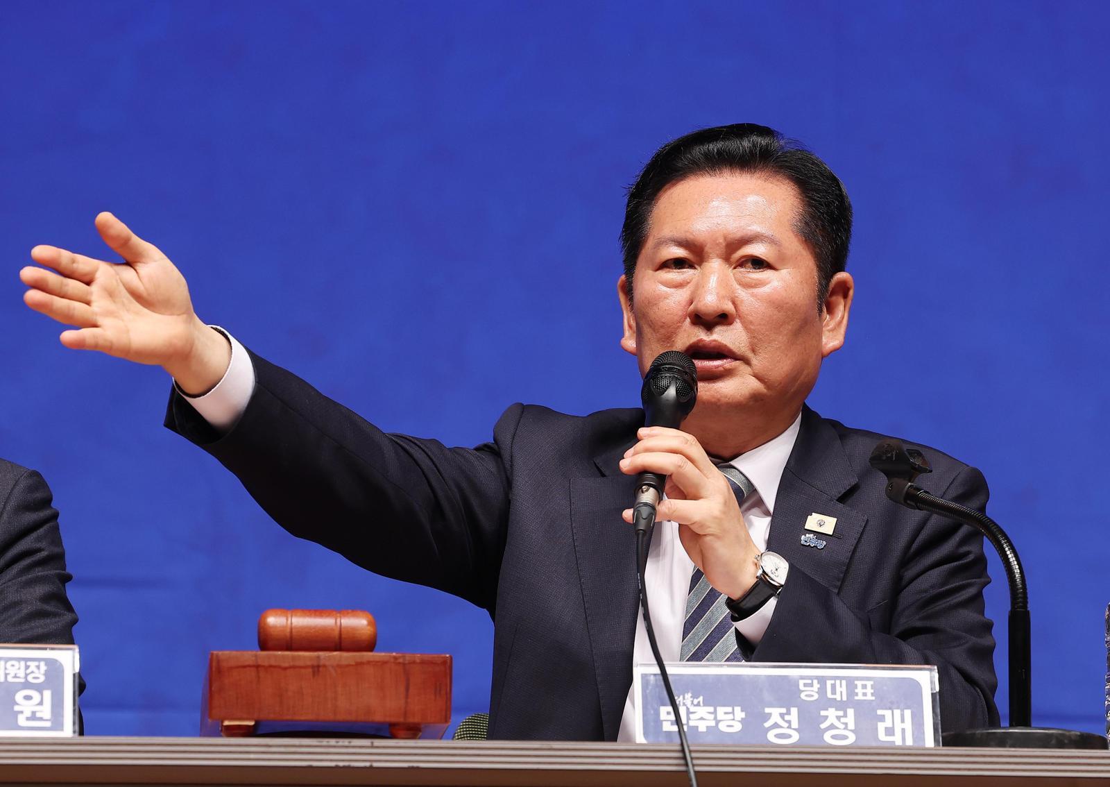 정청래 더불어민주당 대표가 6일 오전 경기 수원시 경기아트센터에서 열린 수원 현장 최고위원회의에서 발언하고 있다. 2026.04.06 사진공동취재단
