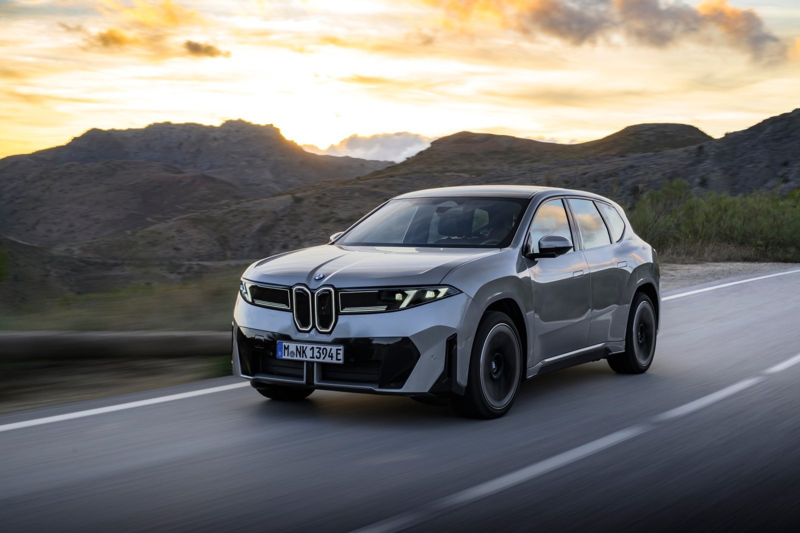 ‘1위 테슬라’ 수입차 지각 변동…BMW·벤츠 신차로 ‘반격 예고’