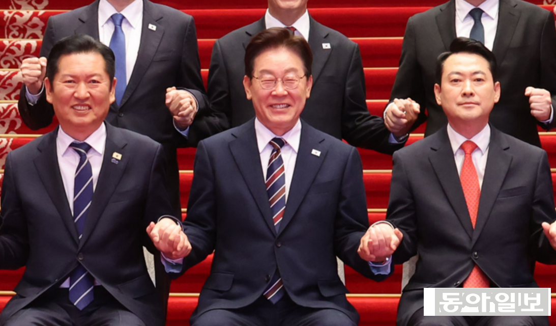 정상회담부터 부활절까지, 李대통령 넥타이로 전하는 메시지[청계천 옆 사진관]