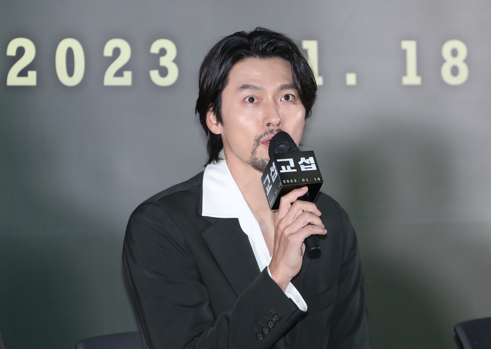 배우 현빈이 지난 2023년 1월 13일 서울 강남구 코엑스 메가박스에서 열린 영화 ‘교섭’ 언론시사회에서 인사말을 하고 있다. ‘교섭‘(임순례 감독)은 최악의 피랍사건으로 탈레반의 인질이 된 한국인들을 구하기 위해 아프가니스탄으로 향한 외교관과 현지 국정원 요원의 교섭 작전을 그린 작품이다. 2023.1.13. 뉴스1