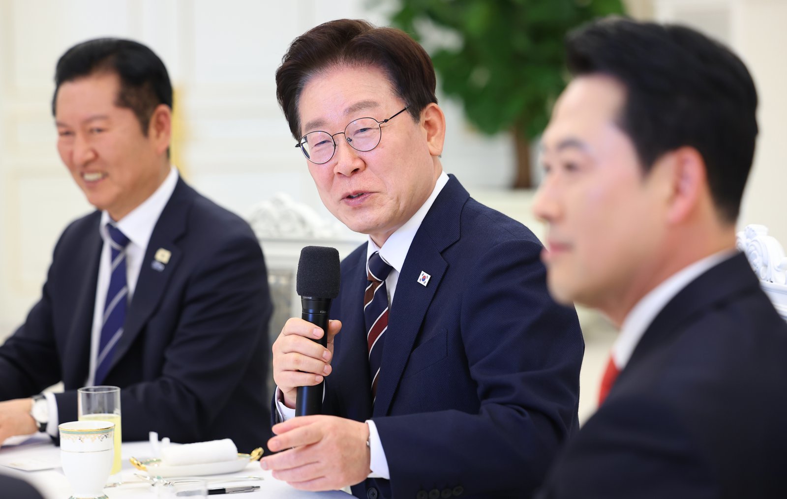 이재명 대통령이 7일 청와대에서 열린 여야정 민생경제협의체 회담 및 오찬에서 발언하고 있다. (청와대통신사진기자단) 2026.4.7 뉴스1