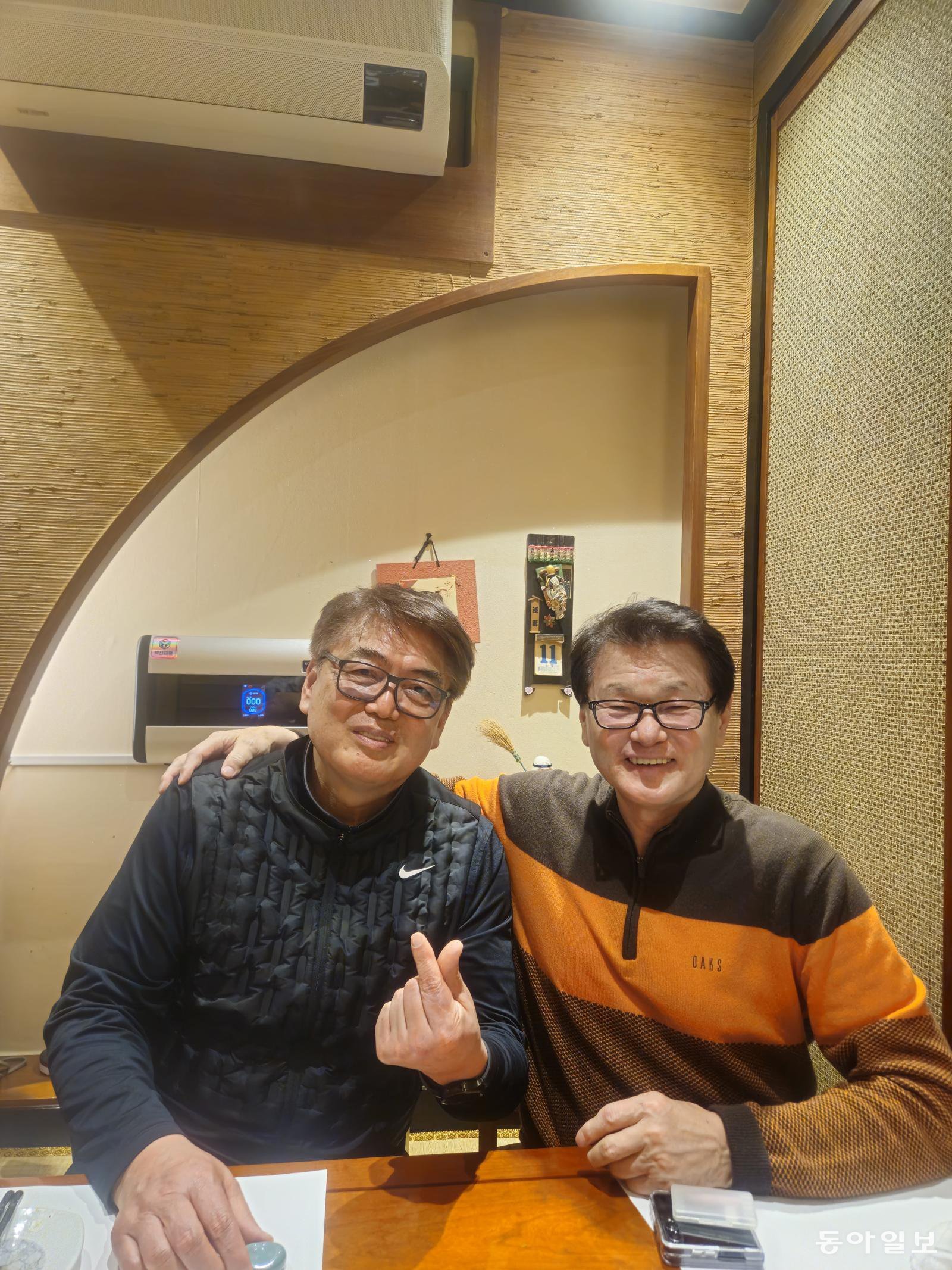 “그동안 내가 방향을 잡으면서 너도 붙잡고 있었던 거 알아?” 계속 묻고 싶다. 둘은 어떤 동지인가요. 유재영 기자 elegant@donga.com