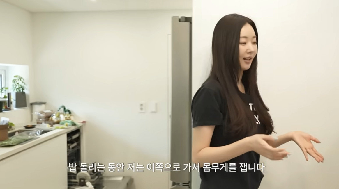 ‘48세 완벽 몸매’ 김사랑, 자기관리 루틴 공개…“매일 알몸으로 체중 체크”