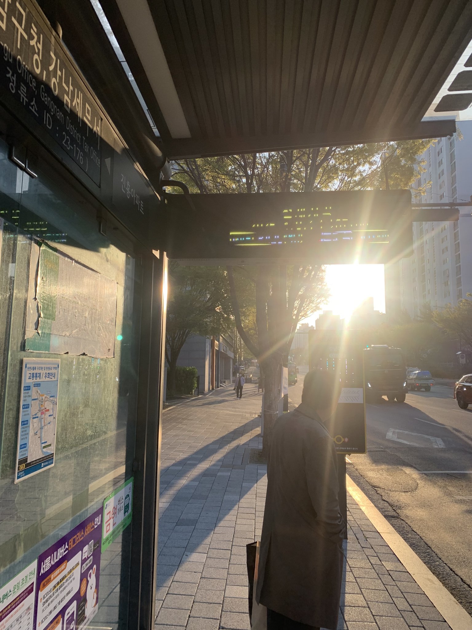 송미령 농림축산식품부 장관이 버스를 기다리며 찍은 사진. X