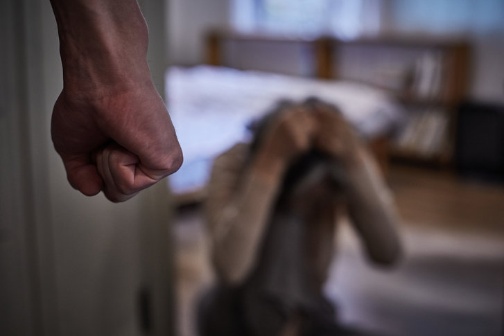 삼겹살 뼈 씹혔다고…아내에 엎드려뻗쳐 시킨 40대 남편