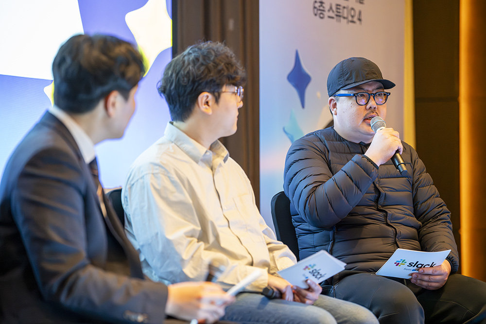 이예찬 당근 소프트웨어 엔지니어(중앙)와 이청규 우아한형제들 IT솔루션관리팀 담당자가 질의응답에 답하고 있다 / 출처=IT동아