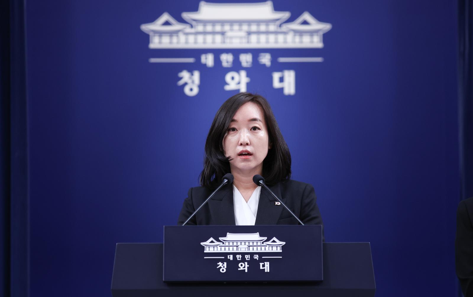 전은수 대변인이 지난 3일 청와대 춘추관에서 출퇴근 시간대 대중교통 혼잡 완화 대책 관련 브리핑을 하고 있다. 뉴스1