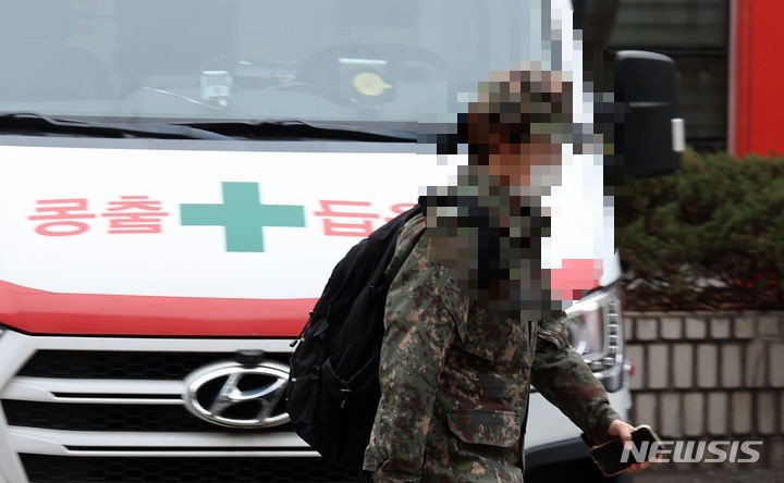“36개월 군대 가느니 현역 가죠” 군의관 수급, 1년 만에 ‘반토막’