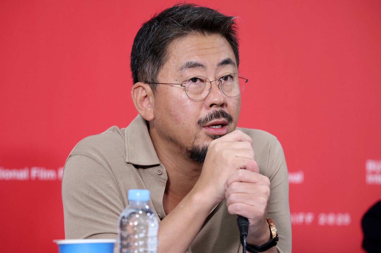 나홍진 감독 호프 칸영화제 경쟁부문 나홍진 감독 호프 칸영화제 경쟁부문