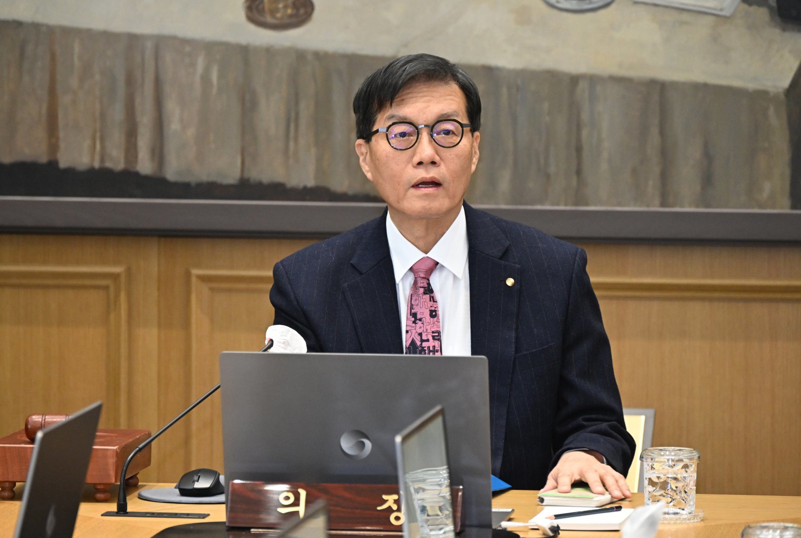 중동 전쟁에 진퇴양난…이창용 마지막 금통위, ‘7연속 동결’ 유력