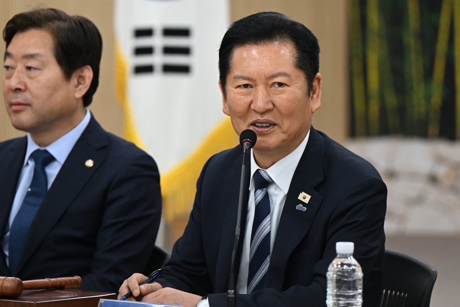 與 “추경안, 오늘 본회의서 처리…국힘 발목잡기 멈추고 협조해야”
