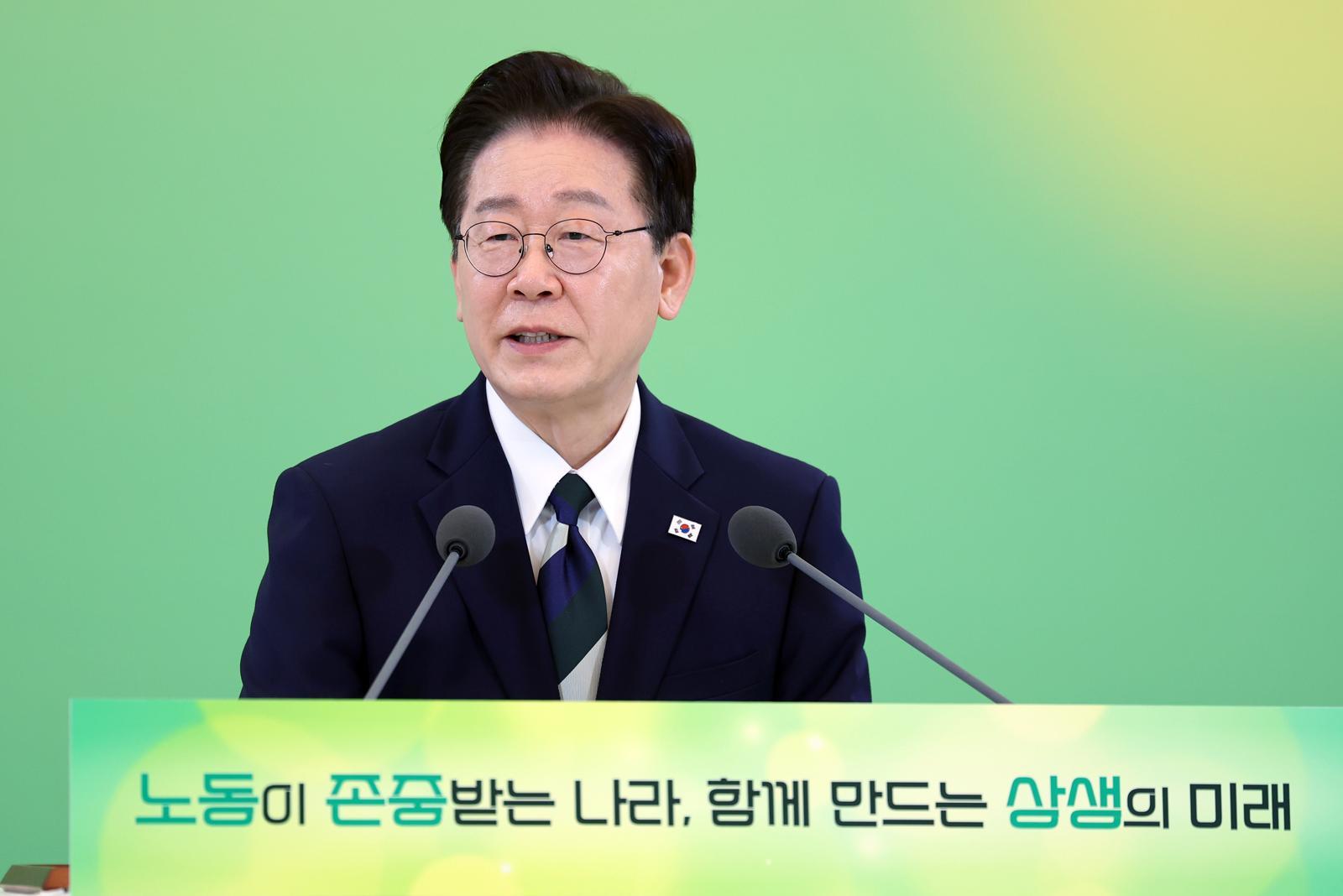 李 “정규직 선발되면 좋은 대우 받아야 한다?…상당히 큰 왜곡”