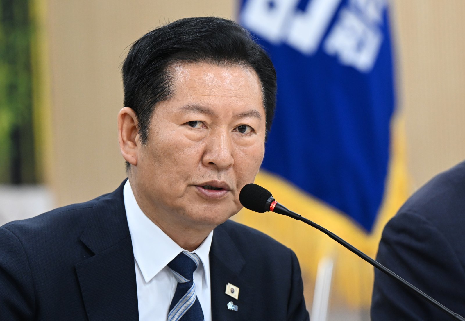 정청래 더불어민주당 대표가 10일 오전 전남 담양군 담양농협에서 열린 현장 최고위원회의에서 발언을 하고 있다. 2026.04.10 [담양=뉴시스]