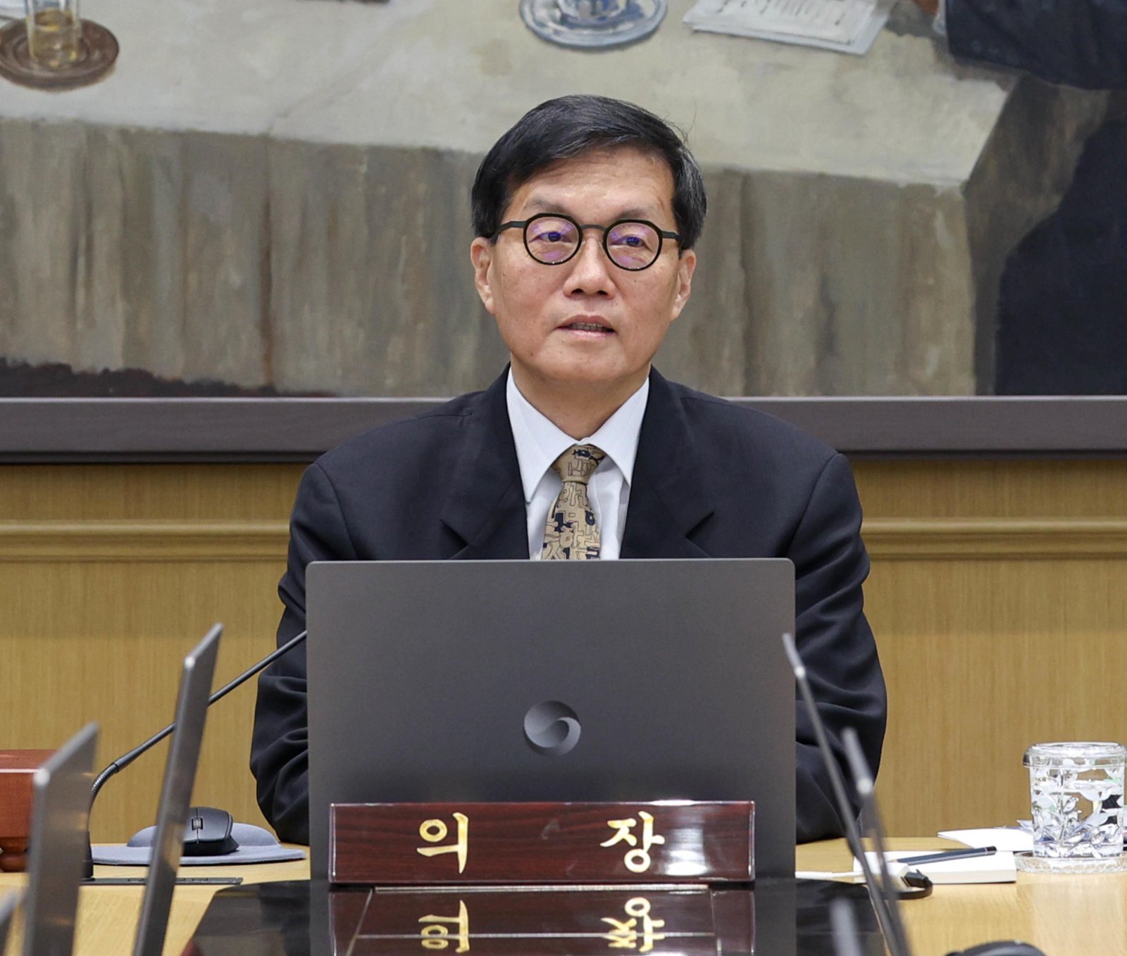 이창용 한국은행 총재가 10일 서울 중구 한국은행 본관에서 열린 금융통화위원회 본회의에서 회의를 주재 하고 있다. 2026.4.10. 사진공동취재단