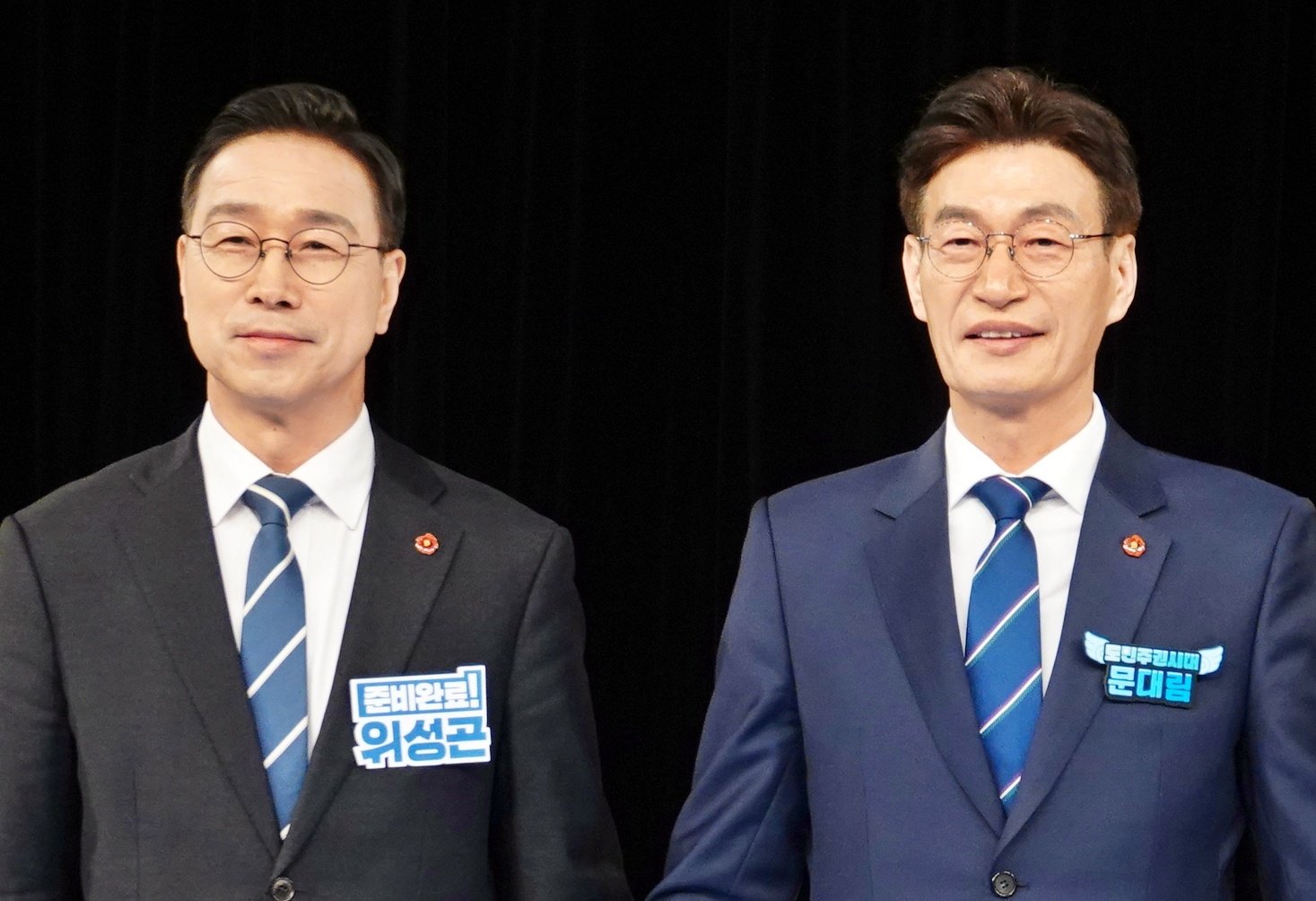 더불어민주당 위성곤(왼쪽부터), 문대림, 오영훈 제주도지사 경선후보가 7일 오후 KBS제주방송총국에서 열린 더불어민주당 제주도지사선거 경선후보 토론회에서 기념촬영하고 있다. 2026.04.07 [제주=뉴시스]