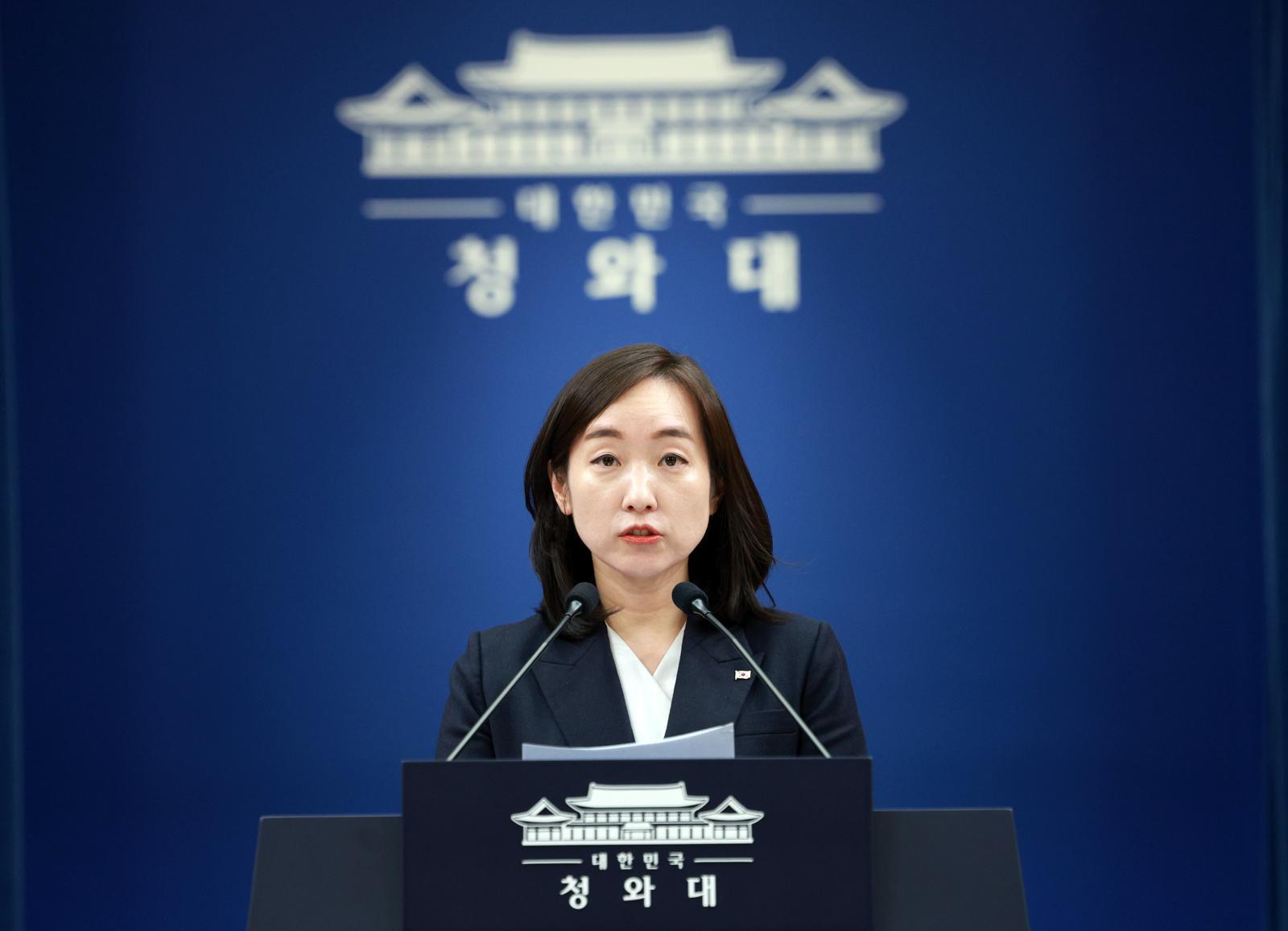 전은수 대변인이 12일 청와대 춘추관에서 비상경제 현안점검회의 관련 브리핑을 하고 있다. 뉴시스