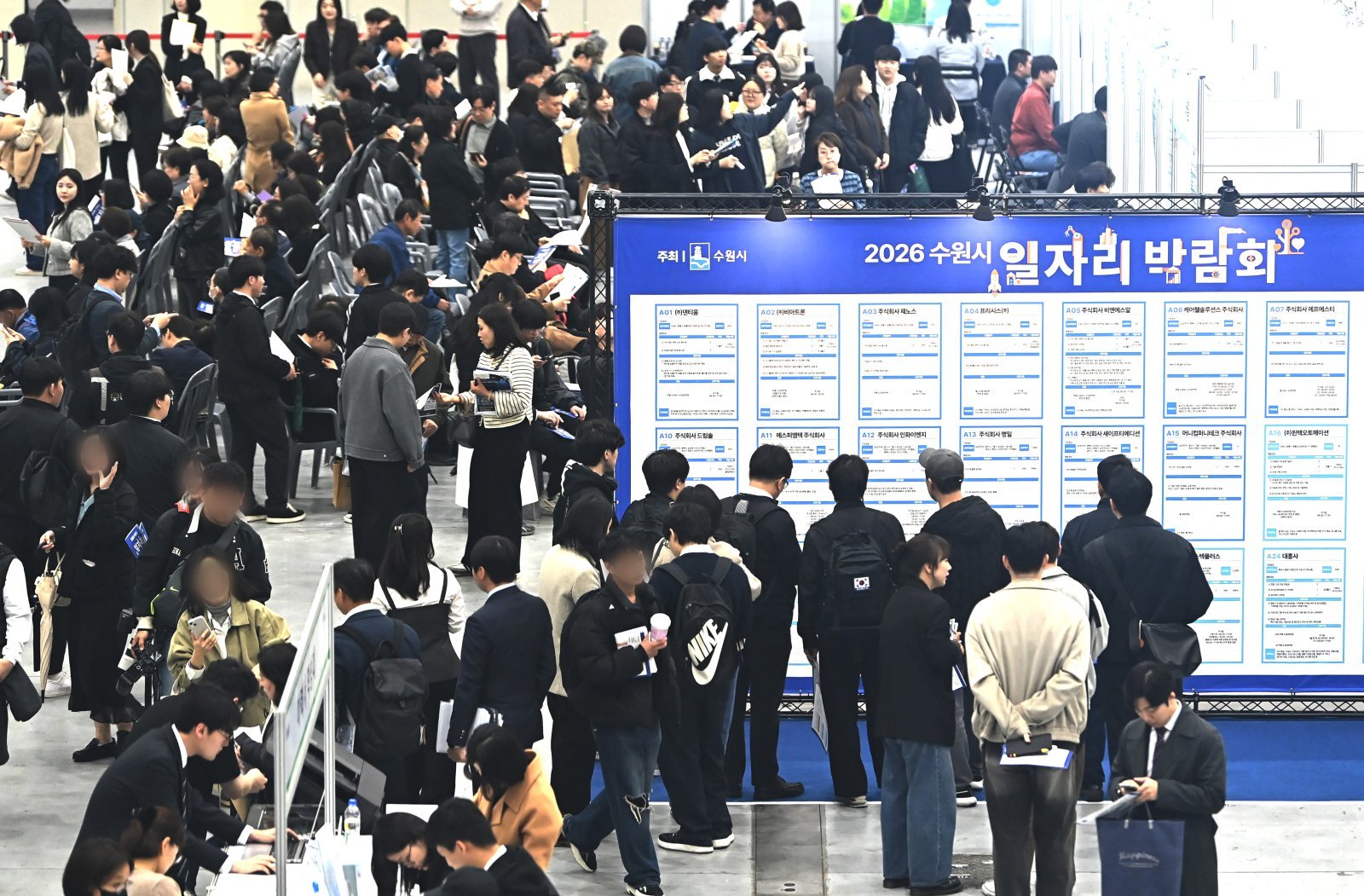 30대女 고용률 10년간 16%P 급등… 65세이상은 ‘OECD 2배’