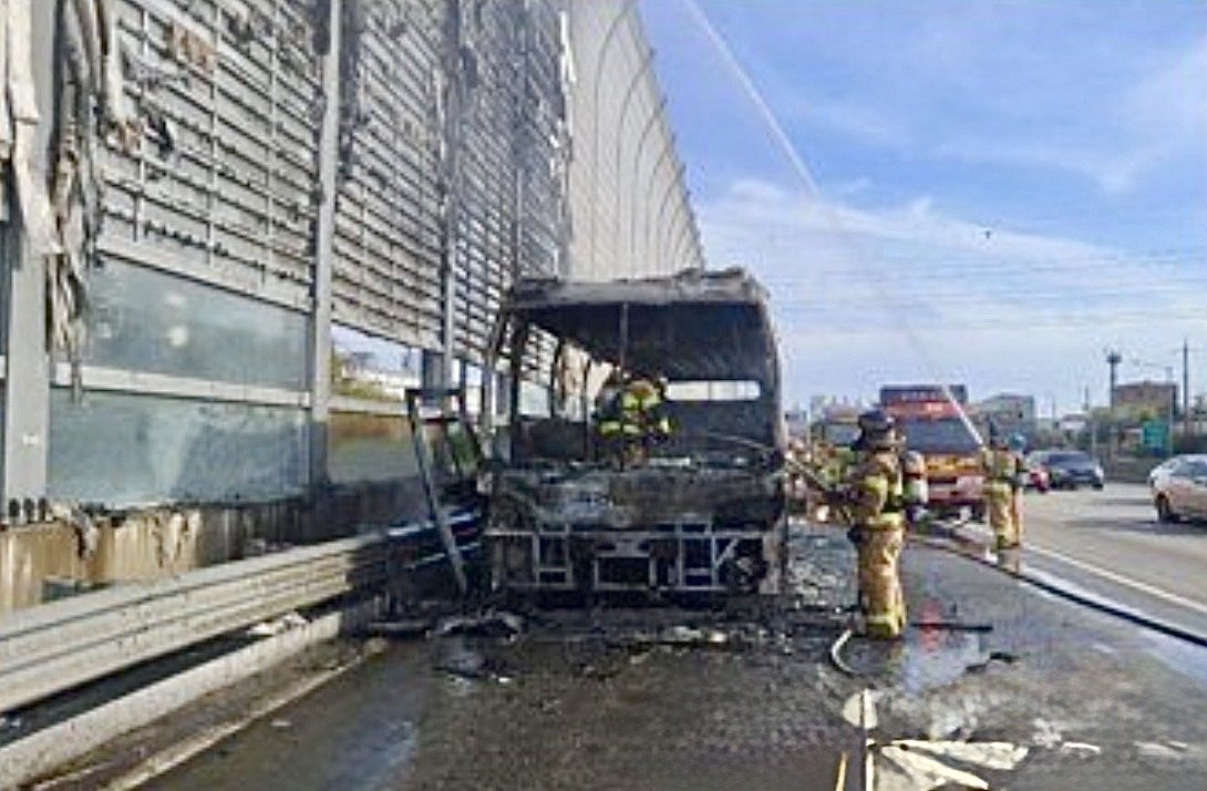 불에 탄 차량. 경기소방재난본부 제공