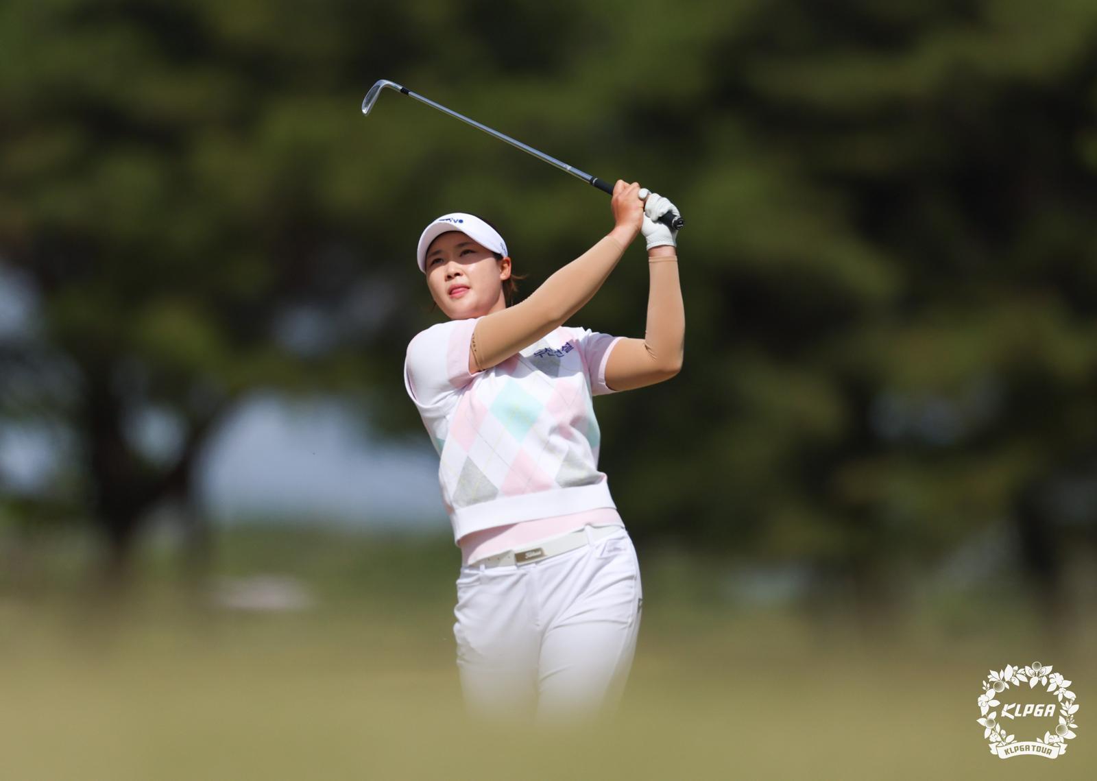 무서운 ‘슈퍼루키’ 김민솔… 장타로 KLPGA 첫 승이자 통산 3승 쐈다