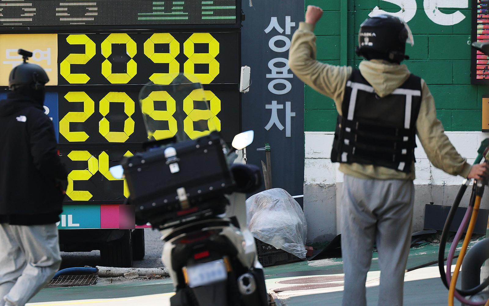 [사설]3차 석유 최고가 시행… ‘에너지 낭비-재정부담’ 부작용 살펴야