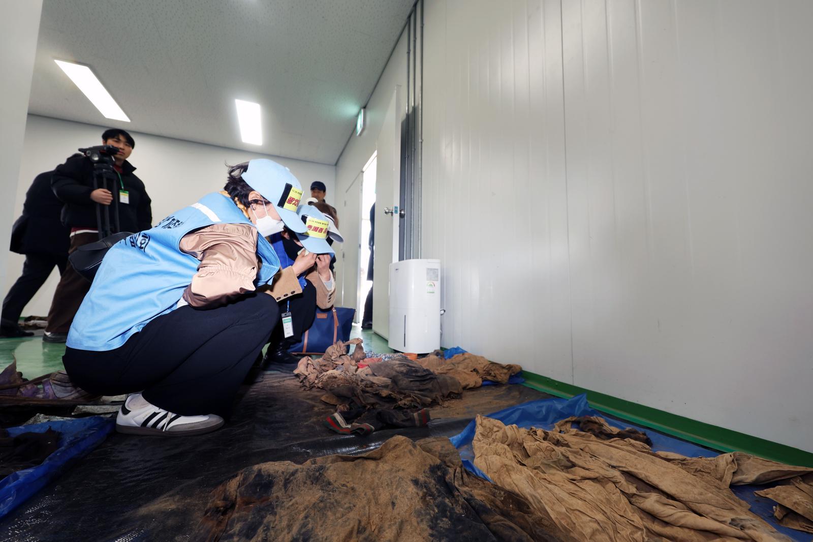 무안공항 참사 현장… 두달간 전면 재수색