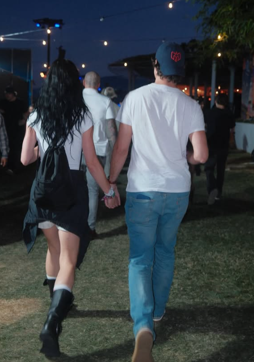 쥐스탱 트뤼도 전 캐나다 총리와 가수 케이티 페리가 손을 잡고 페스티벌을 즐기고 있는 모습. 페리 인스타그램 갈무리