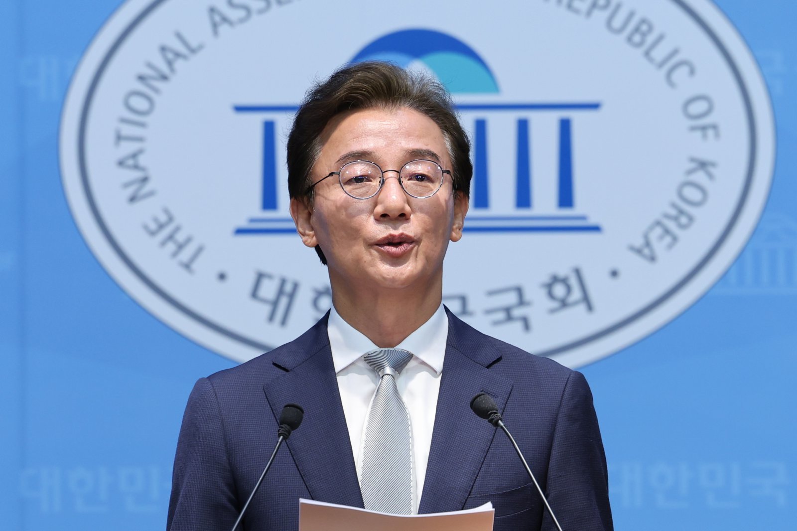 전재수 더불어민주당 부산시장 후보가 13일 서울 여의도 국회 소통관에서 기자회견을 하고 있다. 2026.4.13 ⓒ 뉴스1
