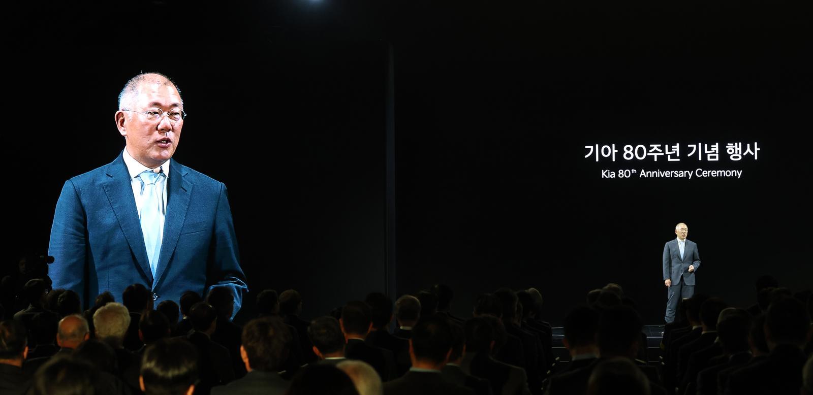 정의선 현대자동차그룹 회장이 5일 경기 용인시 처인구 기아 비전스퀘어에서 열린 ‘기아 80주년 기념식’에서 발언을 하고 있다. 2025.12.5 ⓒ 뉴스1