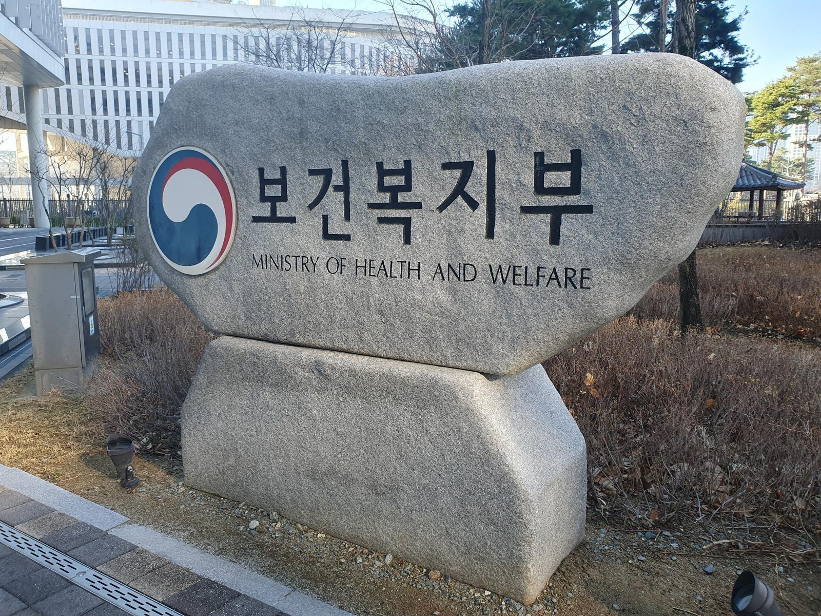 고령화에 장기요양보험 ‘빨간불’…지출 2.7조 늘때 수입 2조 증가 그쳐