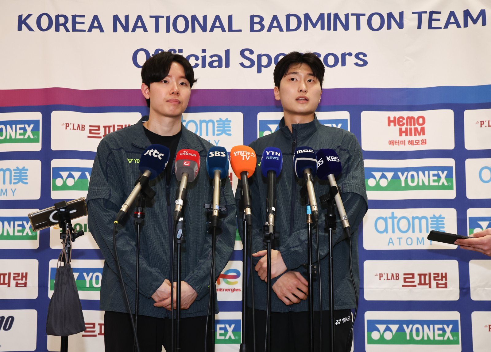 2026 아시아배드민턴선수권 남자복식에서 우승한 서승재, 김원호 선수가 13일 오후 인천국제공항 제2터미널에서 우승 소감을 밝히고 있다. 2026.4.13. 뉴스1