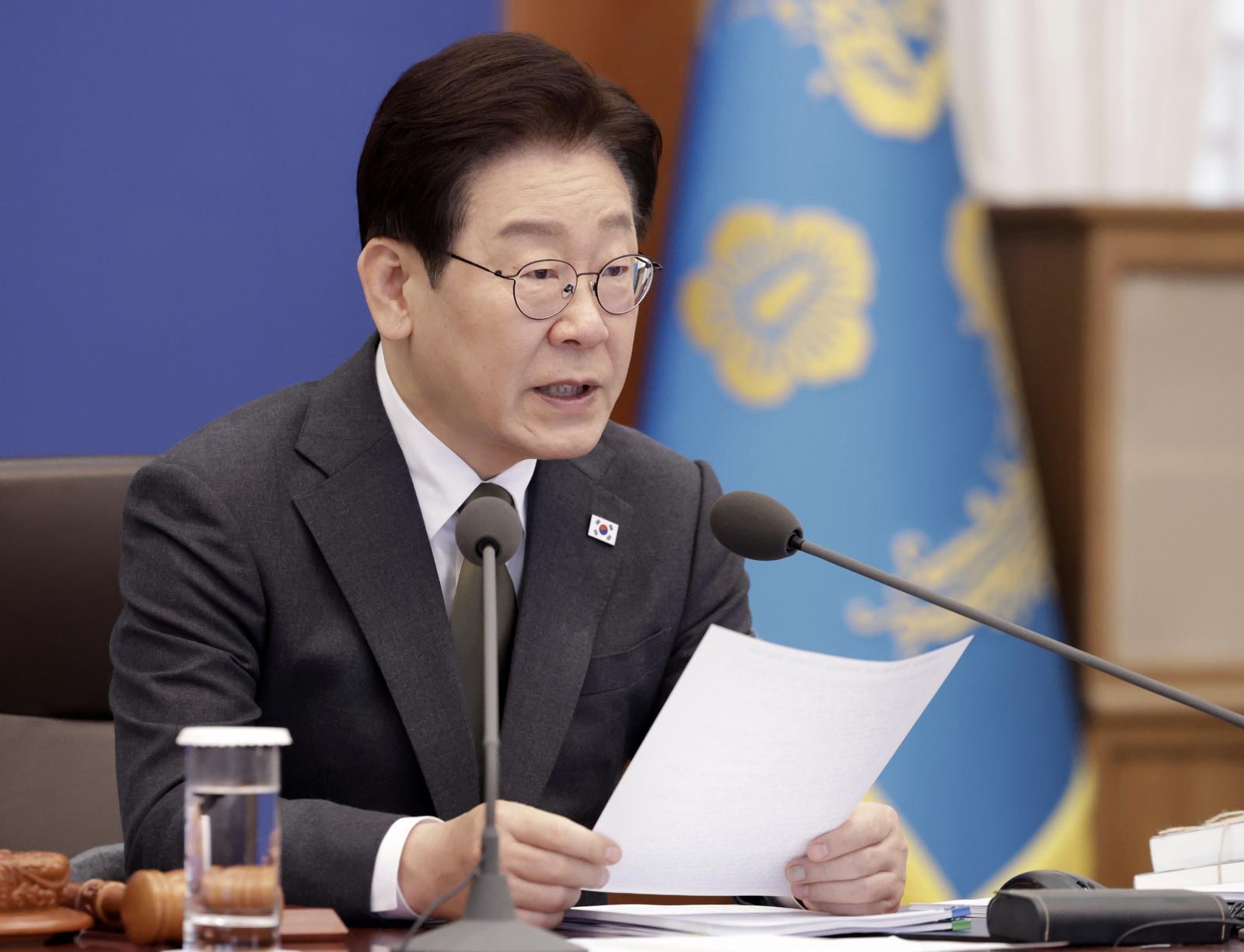 이재명 대통령이 14일 청와대에서 열린 제16회 국무회의 겸 제5차 비상경제점검회의에서 발언을 하고 있다. 청와대통신사진기자단