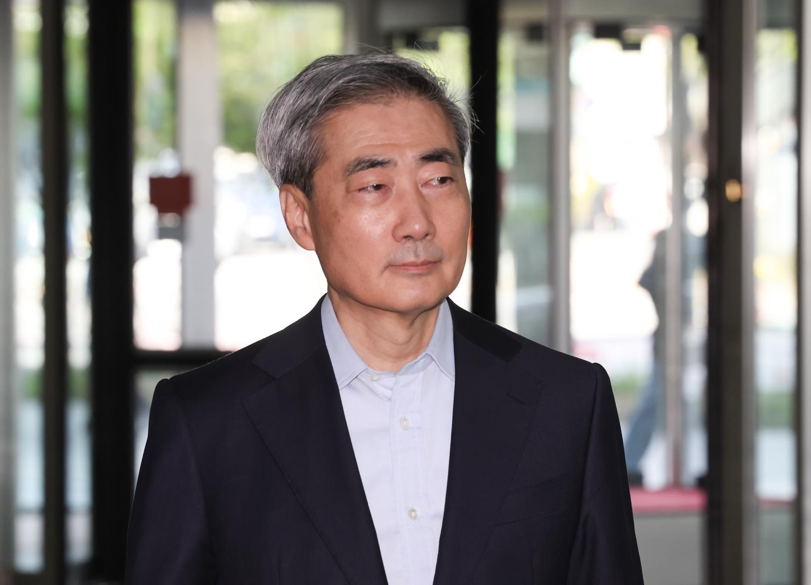 신현송 한국은행 총재 후보자가 14일 오전 서울 중구 한화금융플라자에 마련된 청문회 준비 사무실로 출근하고 있다. 2026.4.14/뉴스1