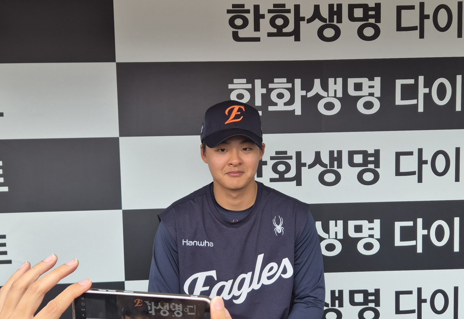한화로 둥지 옮긴 이교훈 “두산 만나면 양의지 선배 이겨보고 싶어”
