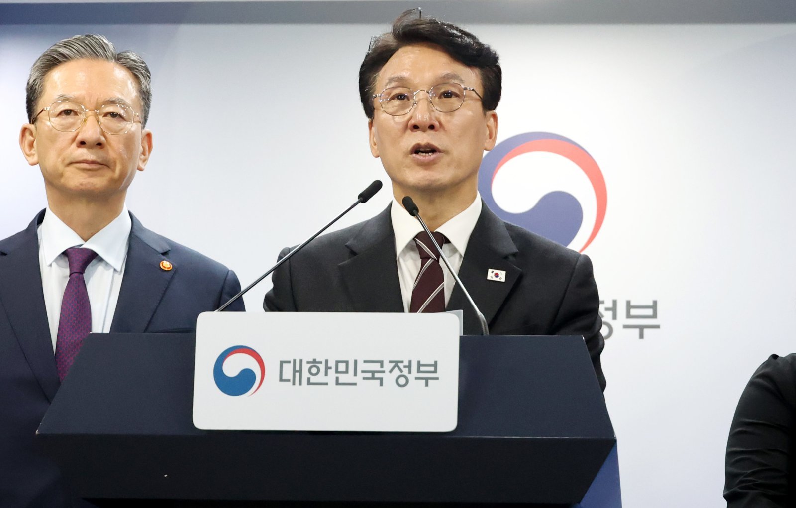 김민석 국무총리가 14일 오후 서울 종로구 정부서울청사에서 제9회 전국동시지방선거 대국민담화를 발표하고 있다. 2026.04.14. [서울=뉴시스]