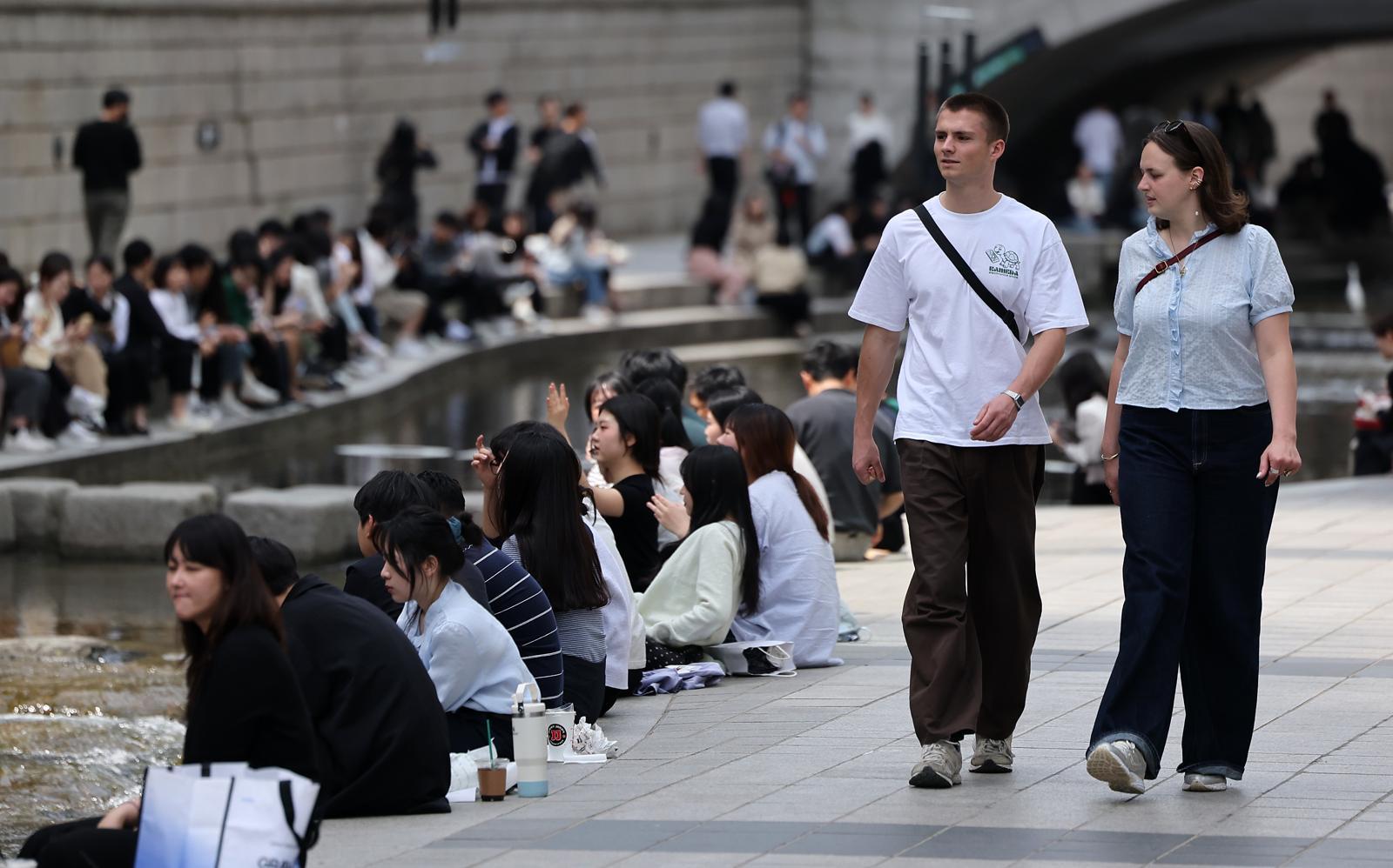 어제 서울 낮 최고 28도… 전국이 ‘초여름 날씨’