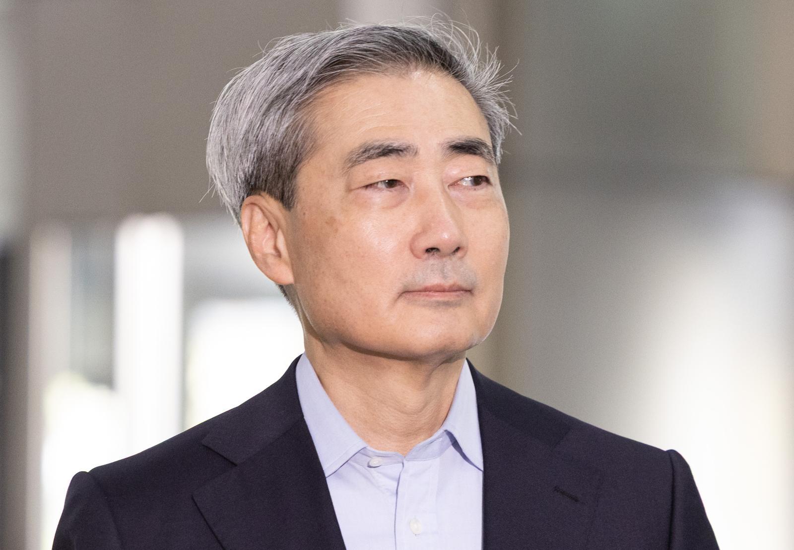 신현송 한국은행 총재 후보자가 14일 오전 서울 중구 한화금융플라자에 마련된 인사 청문회 준비 사무실로 출근하고 있다. 뉴시스