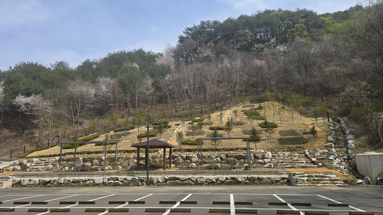 15일부터 운영에 들어간 홍천군 홍천읍 추모공원 내에 조성된 산분장지. 홍천군 제공