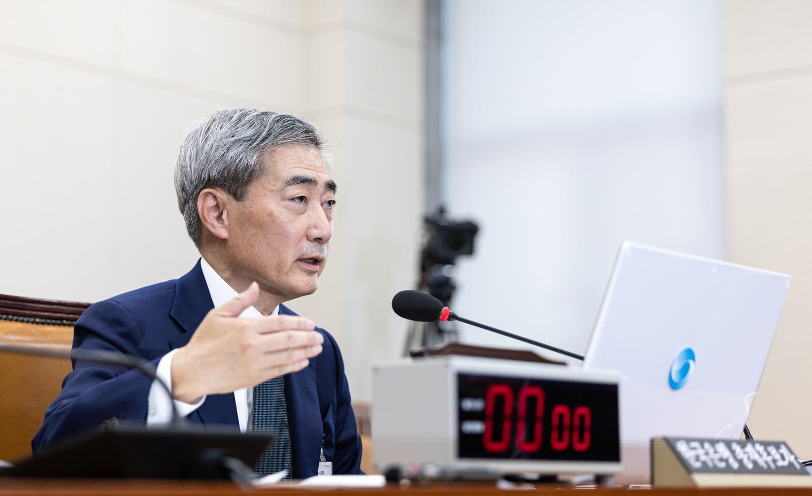 신현송 한국은행 총재 후보자가 15일 서울 여의도 국회에서 열린 제434회국회(임시회) 재정경제기획위원회 인사청문회에서 의원 질의에 답변하고 있다. 뉴스1