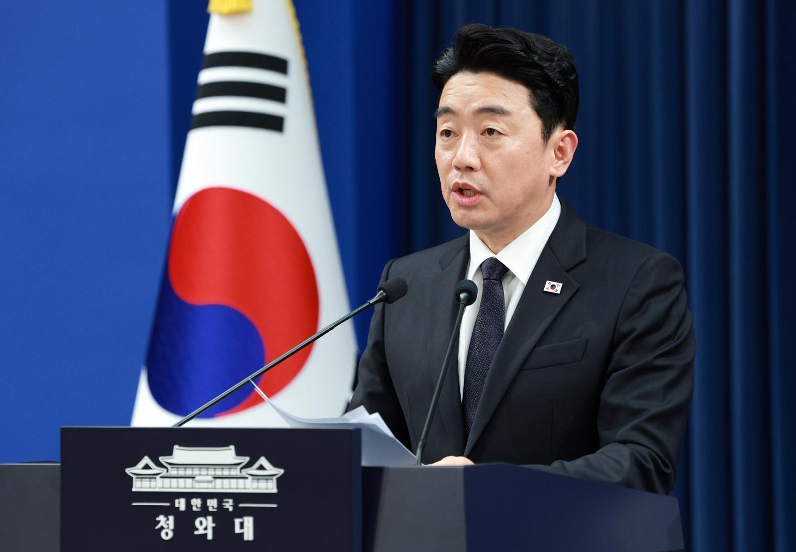 강훈식 비서실장이 15일 청와대 춘추관에서 전략경제협력 대통령특사 활동 결과 관련 브리핑을 하고 있다. 2026.04.15. 서울=뉴시스
