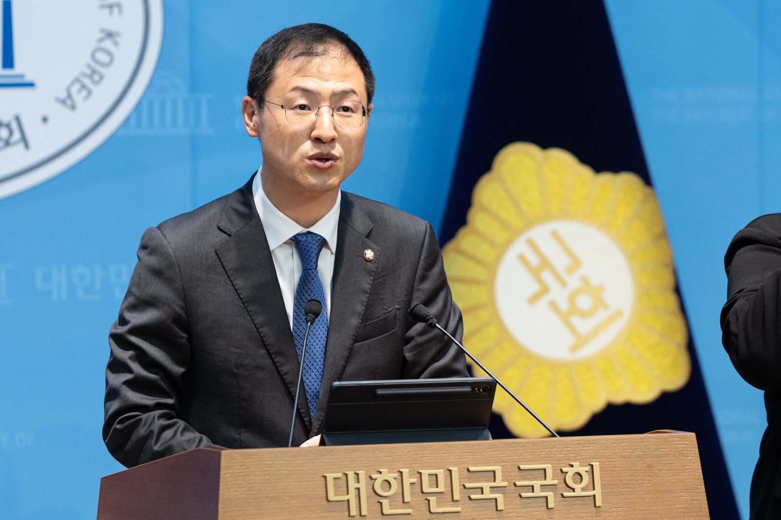 김상욱 더불어민주당 울산시장 후보가 서울 여의도 국회에서 김종훈 진보당 후보의 단일화 제안에 대한 화답 및 제안 기자회견을 하고 있다. 2026.4.15/뉴스1