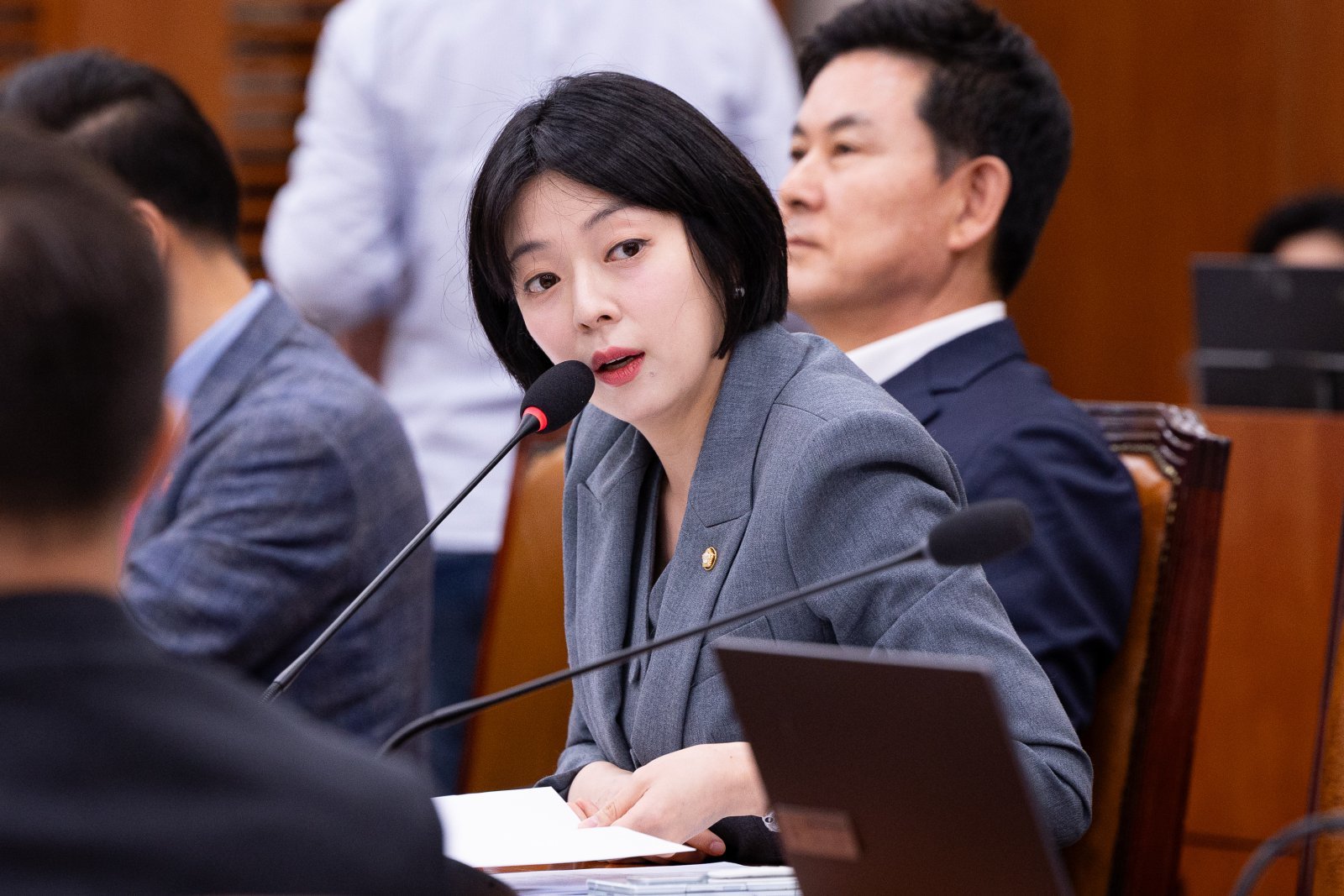 배현진 국민의힘 의원이 15일 서울 여의도 국회에서 열린 제434회 국회(임시회) 외교통일위원회 제1차 전체회의에서 현안질의를 하고 있다. 2026.4.15/뉴스1