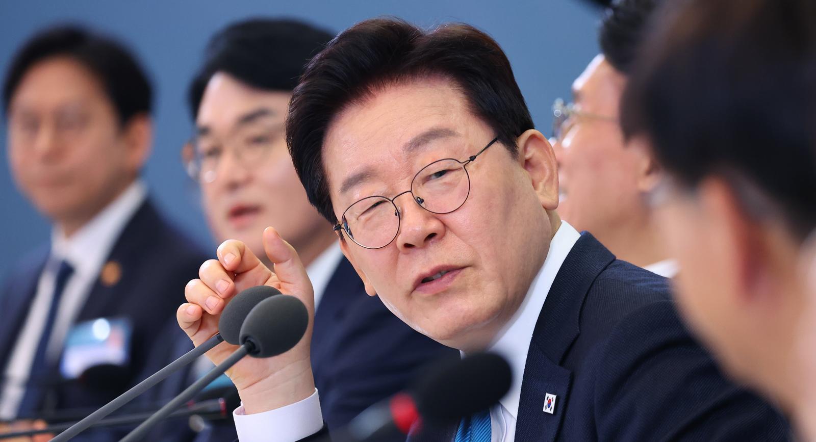이재명 대통령이 15일 청와대에서 열린 규제합리화위원회 제1차 전체회의에서 발언을 하고 있다. 2026.4.15 뉴스1