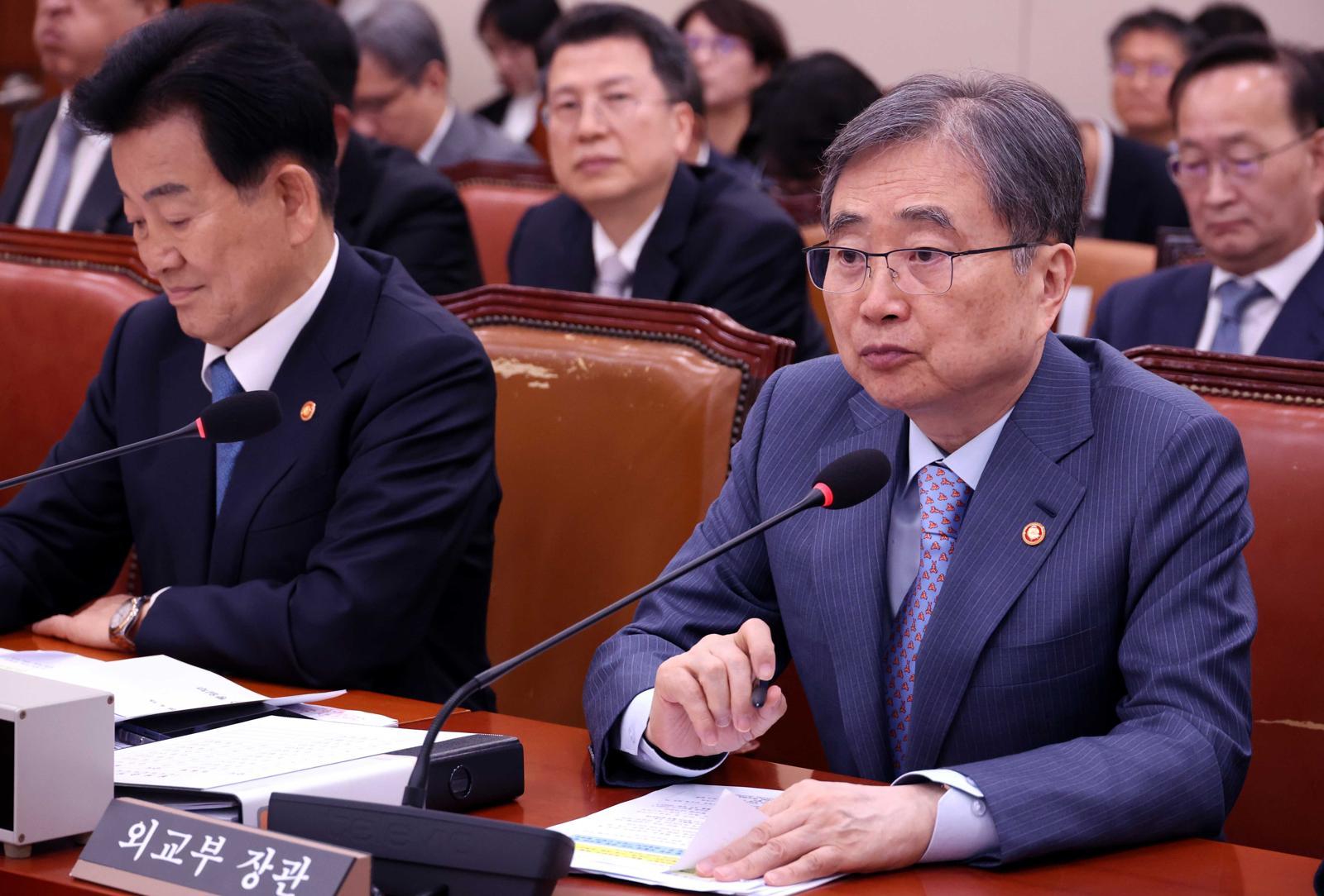 조현 외교부 장관이 15일 오전 서울 여의도 국회에서 열린 외교통일위원회 전체회의에서 의원 질의에 답변하고 있다. 2026.04.15 뉴시스