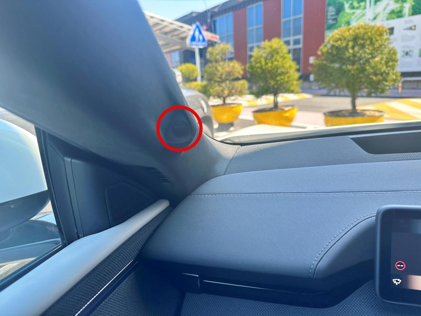실내 카메라가 운전자를 모니터링하는 모습 / 출처=IT동아