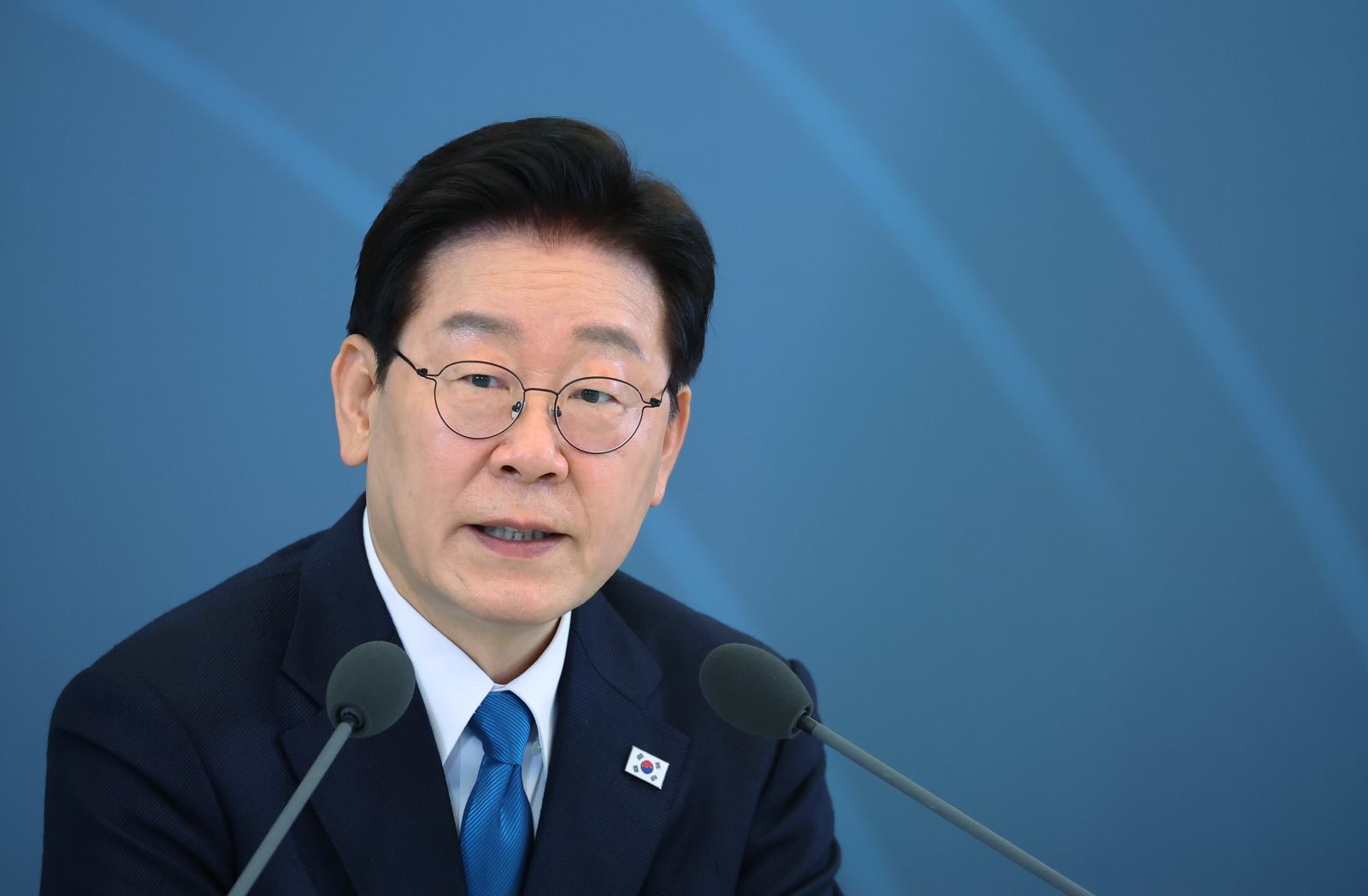 [김순덕 칼럼]황당 X에 잡힌 李, 대통령 주변이 단단히 고장났다